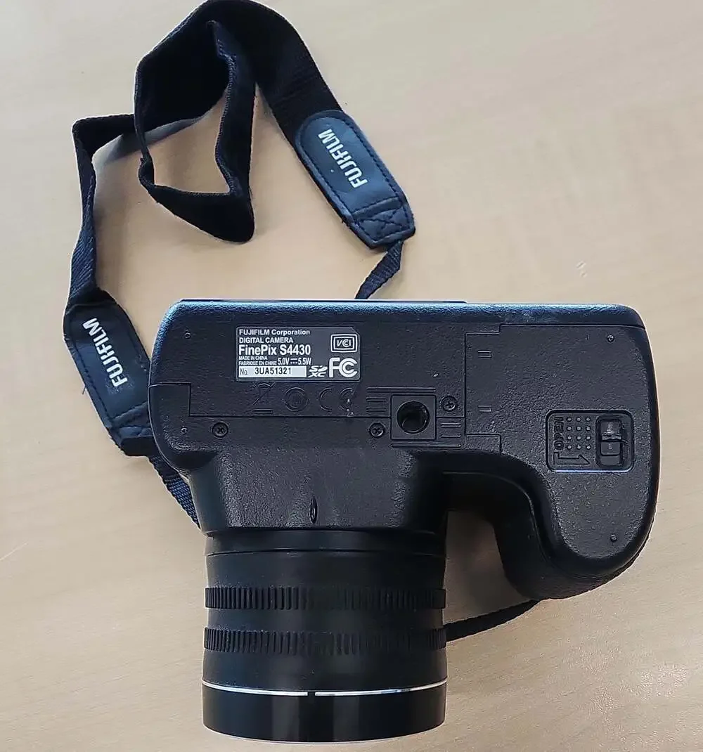 Fujifilm FinePix S4430 14MP Digital Camera with Box and Manuals NOT TESTED!